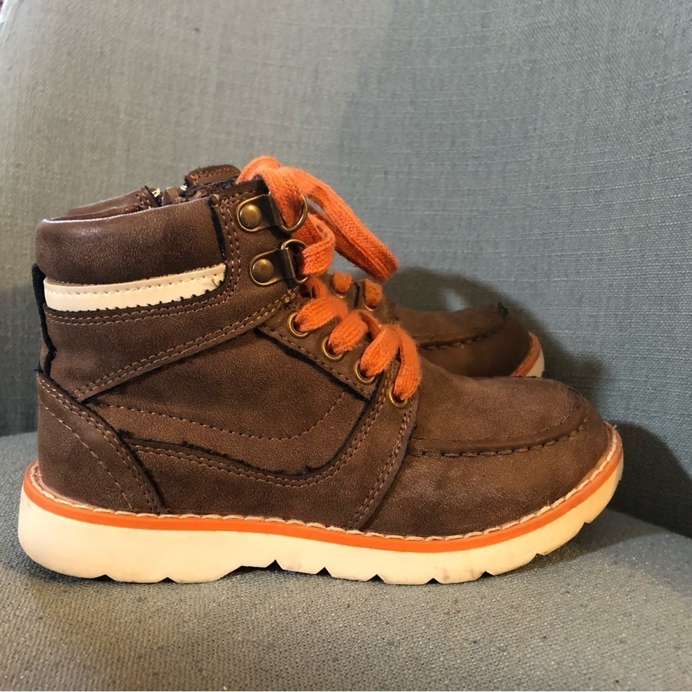 Steven Madden kids boots Brown suede Orange accent
